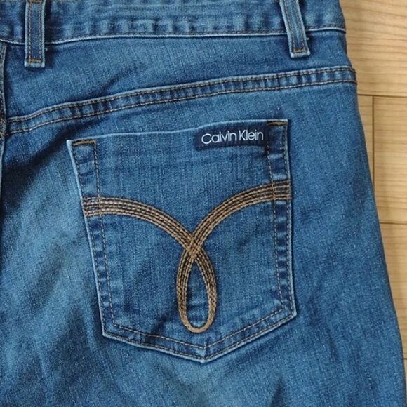 Calvin Klein Cuffed Bermuda 5 Pocket Jean Shorts Size 33 - Picture 3 of 11
